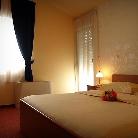 Hotel Neva Podstrana Oda fotoğraf