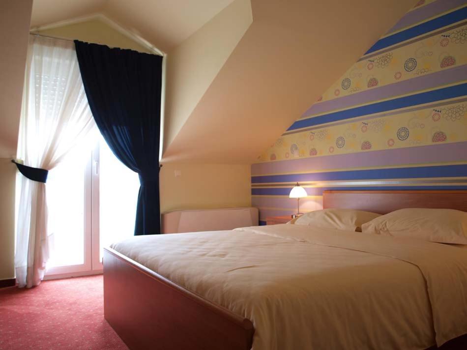 Hotel Neva Podstrana Oda fotoğraf