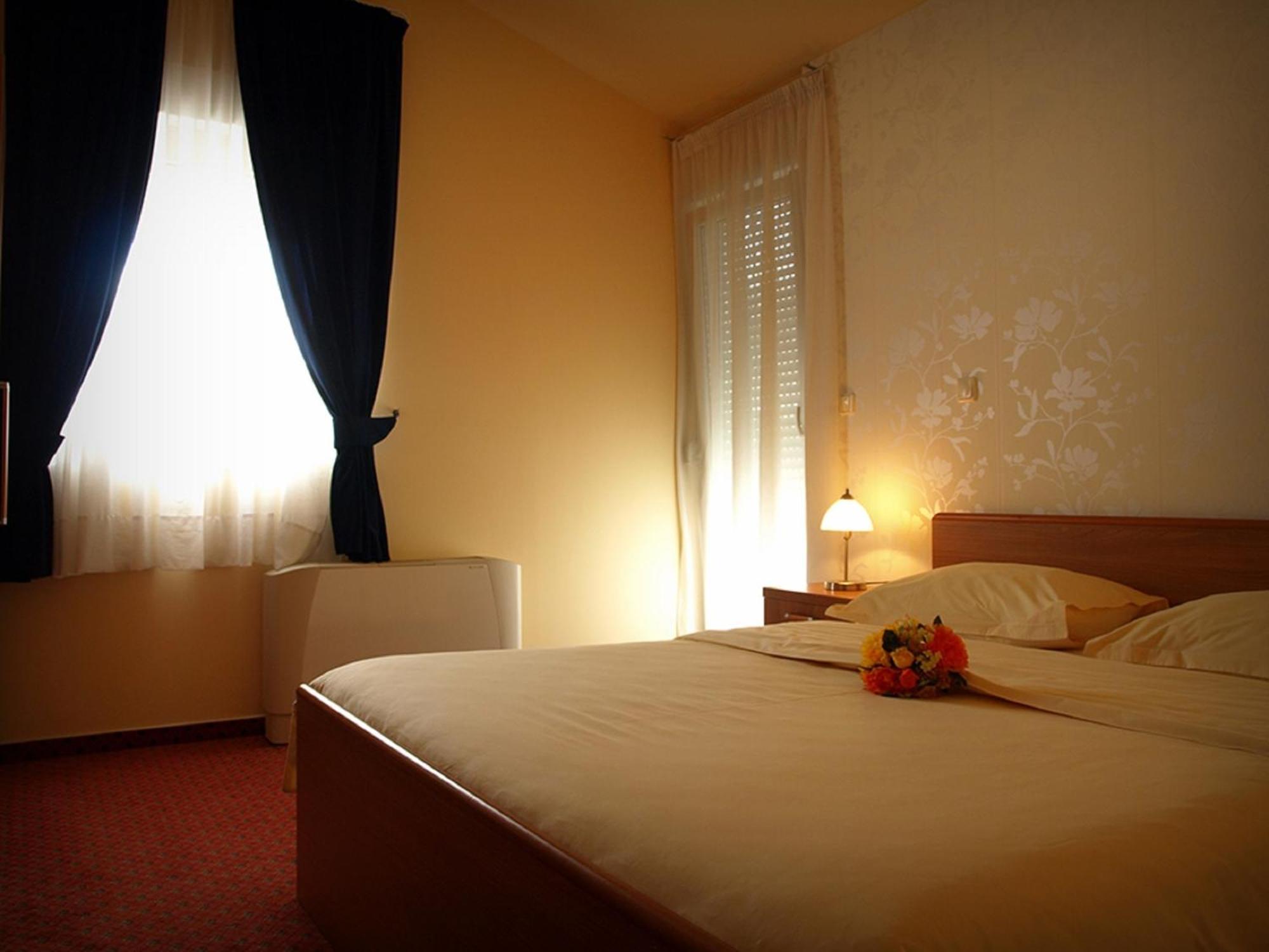 Hotel Neva Podstrana Oda fotoğraf