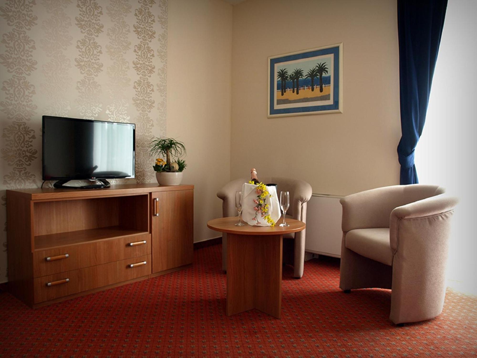 Hotel Neva Podstrana Oda fotoğraf