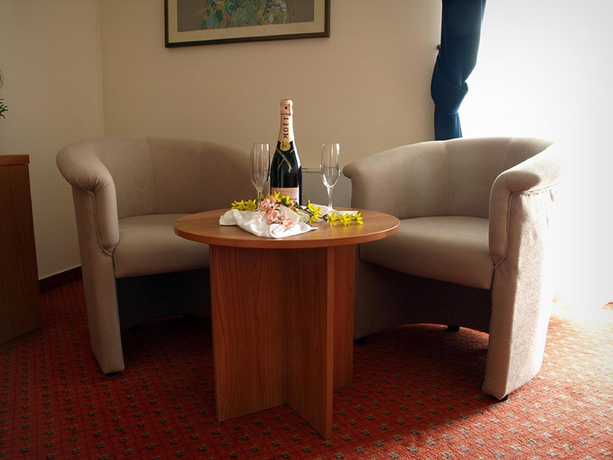 Hotel Neva Podstrana Oda fotoğraf