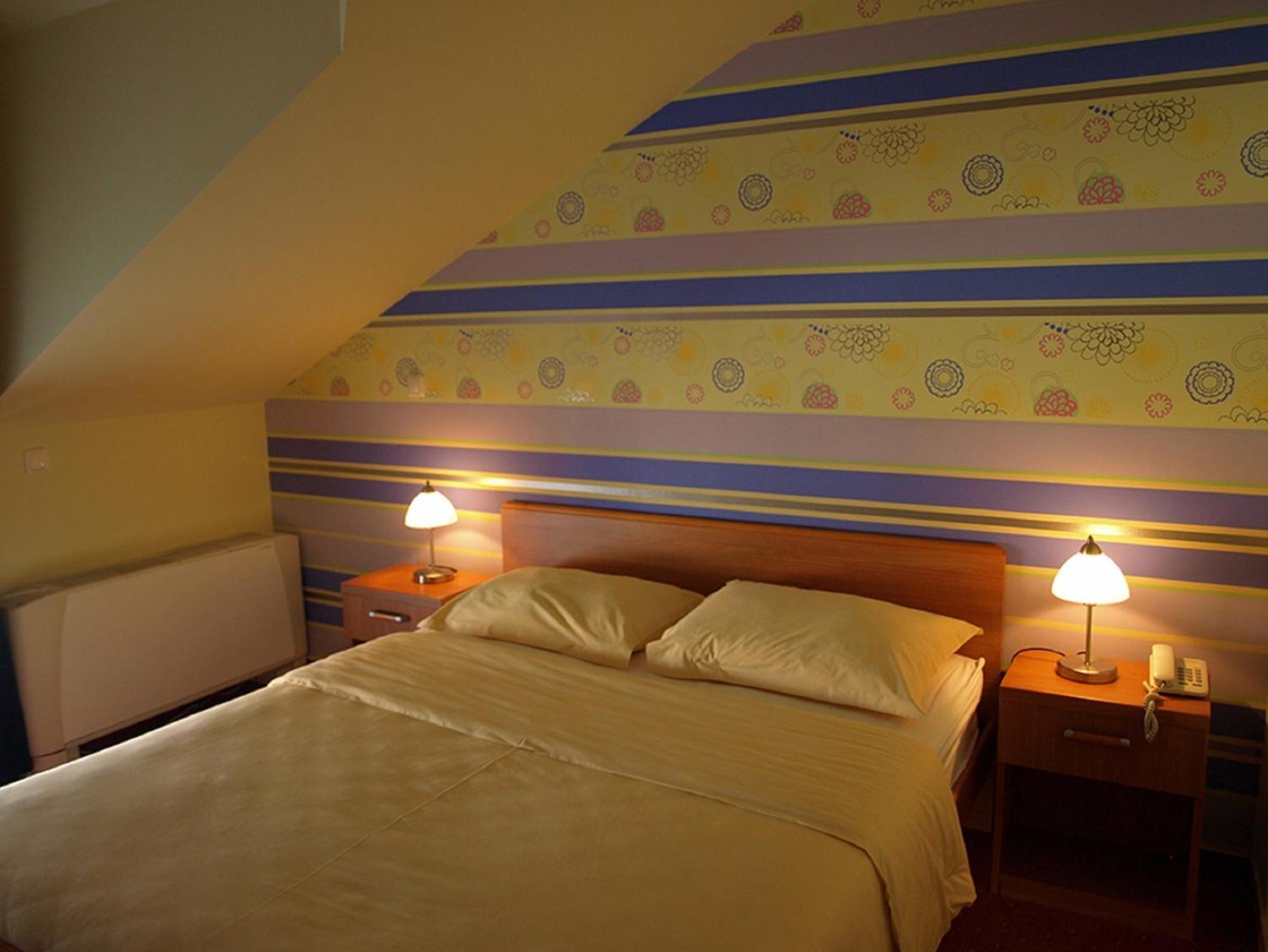 Hotel Neva Podstrana Oda fotoğraf