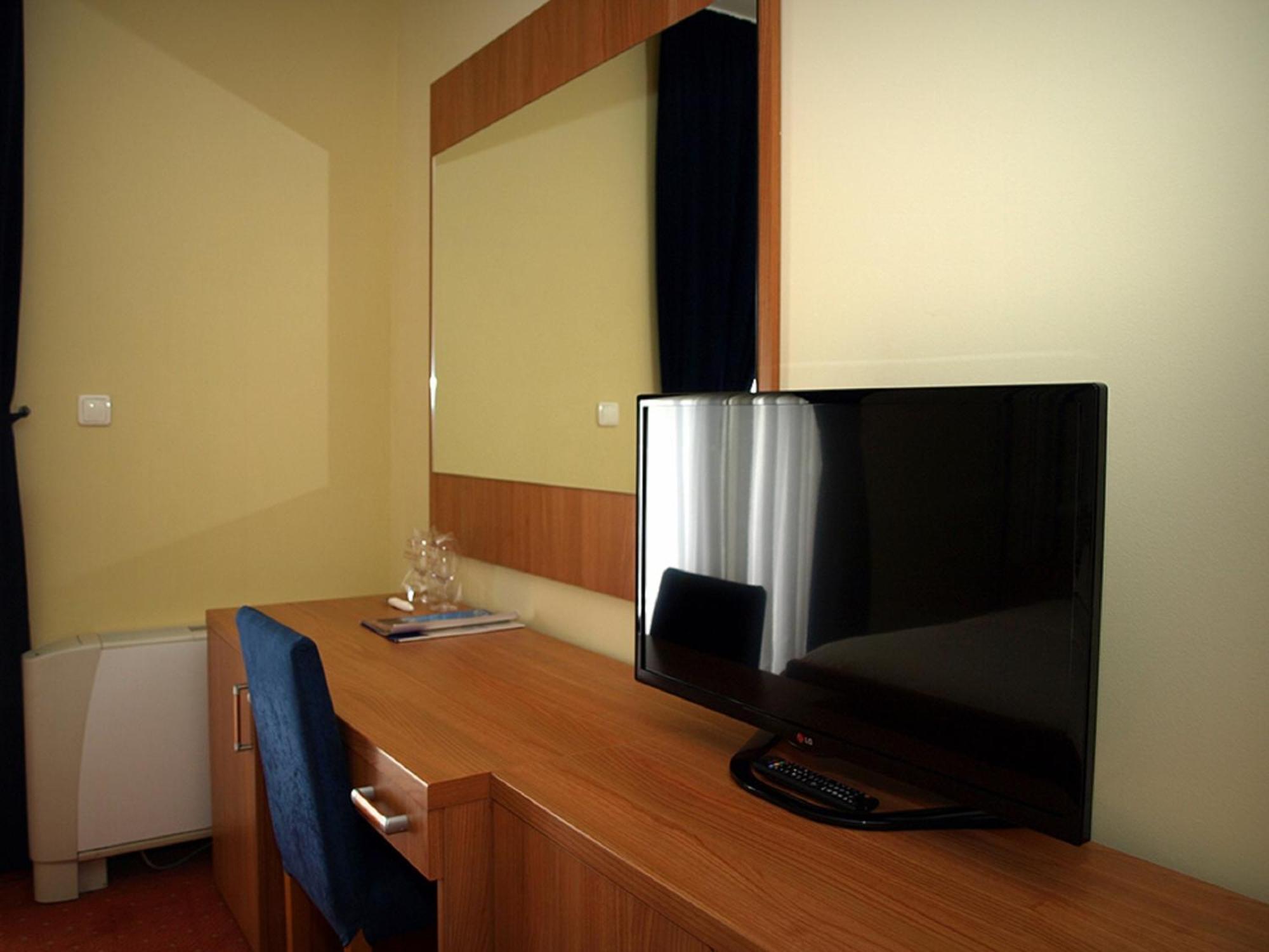 Hotel Neva Podstrana Oda fotoğraf